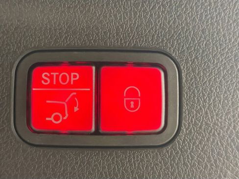 Used 2021 Mercedes-Benz GLE 350 4MATIC w/ Premium Package image 11