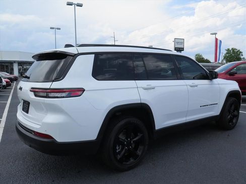 Used 2023 Jeep Grand Cherokee L Altitude AWD/4WD image 3