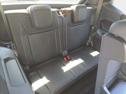 Used 2022 Volkswagen Tiguan SE R-Line FWD image 16