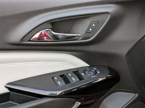 Used 2025 Chevrolet Trax LT w/ LT Convenience Package image 16