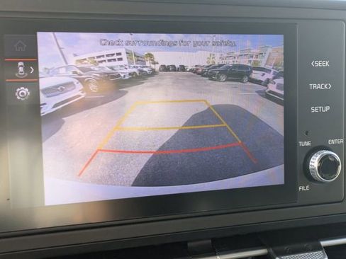 Used 2024 Kia Carnival LX image 18