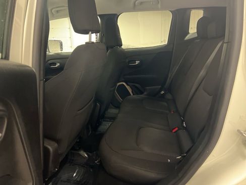 Used 2017 Jeep Renegade Latitude image 9