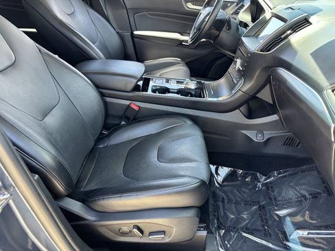 Used 2019 Ford Edge Titanium w/ Equipment Group 301A FWD image 9