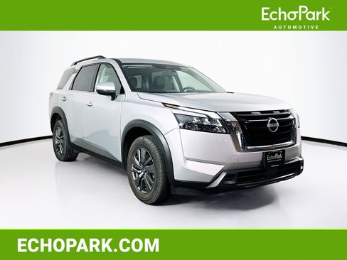 Used 2025 Nissan Pathfinder SV image 1