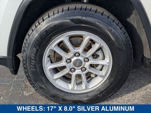 Used 2019 Jeep Grand Cherokee Laredo image 9