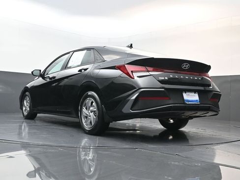 Used 2026 Hyundai Elantra SE FWD image 24