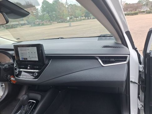 Used 2024 Toyota Corolla LE image 21