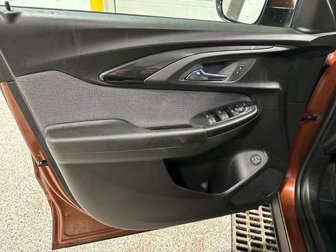 Used 2021 Chevrolet TrailBlazer LT w/ Sun and Liftgate Package image 4