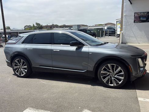 Used 2023 Cadillac Lyriq 2WD image 2