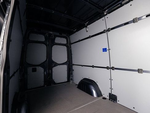 Used 2025 Mercedes-Benz Sprinter 2500 image 31