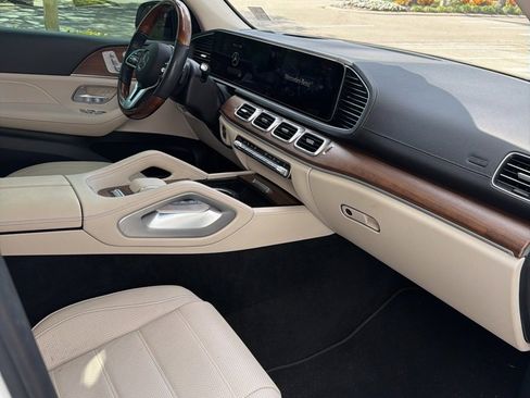 Used 2023 Mercedes-Benz GLS 450 4MATIC image 17