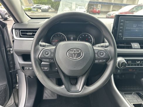 Used 2020 Toyota RAV4 XLE w/ Convenience Package FWD image 27