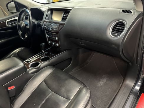 Used 2014 Nissan Pathfinder SL w/ SL Tech Package image 16