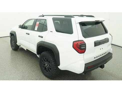 New 2026 Toyota 4Runner SR5 AWD/4WD image 5