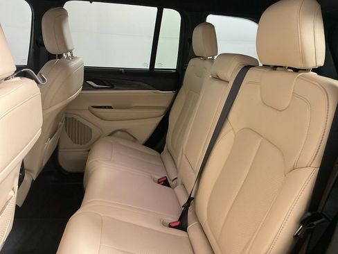 Used 2023 Jeep Grand Cherokee Limited w/ Luxury Tech Group II image 26