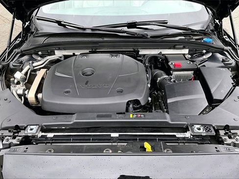 Used 2020 Volvo S60 T5 Momentum image 36