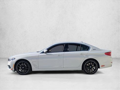 Used 2018 BMW 530e 530e iPerformance image 9