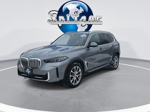 Used 2025 BMW X5 xDrive50e image 3