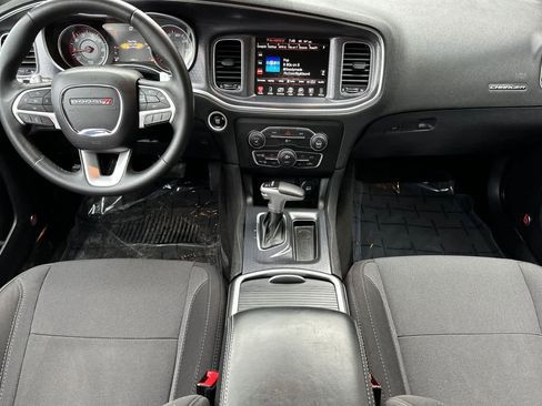 Used 2015 Dodge Charger SXT RWD image 3