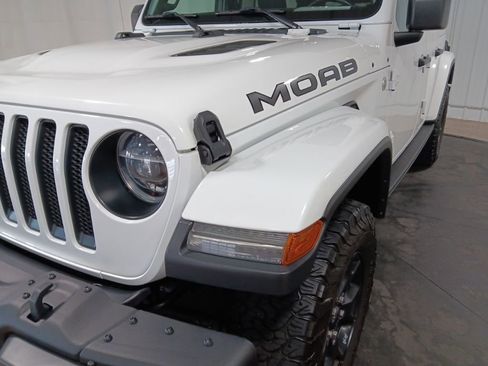 Used 2019 Jeep Wrangler Unlimited Sahara w/ Quick Order Package 24M Moab AWD/4WD image 14