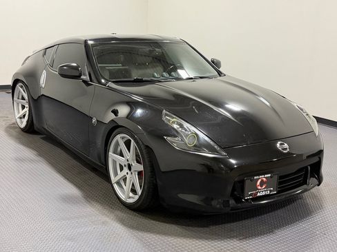 Used 2009 Nissan 370Z Touring image 4