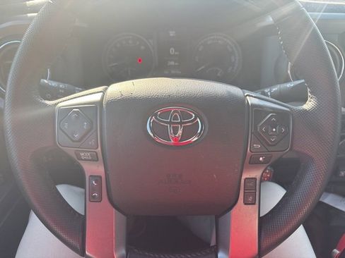 Used 2022 Toyota Tacoma TRD Off-Road image 11
