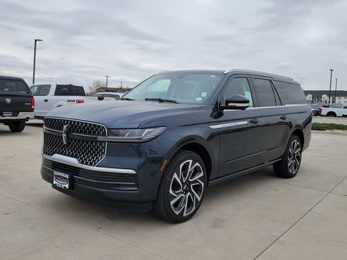 New 2026 Lincoln Navigator L Reserve AWD/4WD image 7