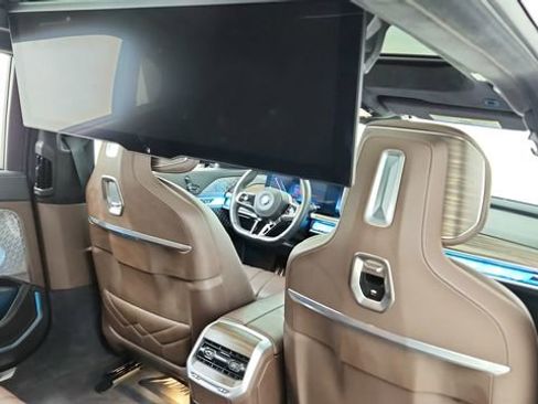 Used 2023 BMW i7 xDrive60 image 27