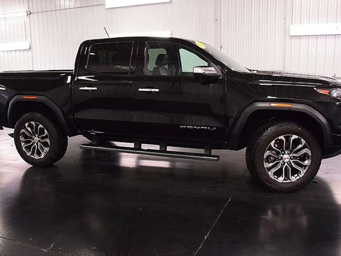 Used 2023 GMC Canyon Denali image 9