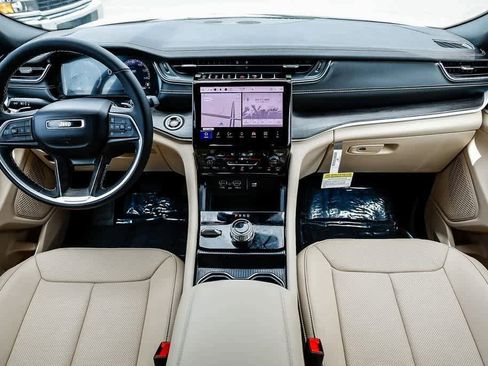 New 2025 Jeep Grand Cherokee Limited w/ Luxury Tech Group II image 12