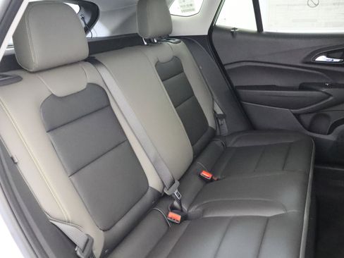 New 2026 Chevrolet Trax ACTIV w/ Sunroof Package FWD image 22