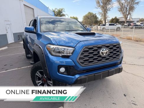 Used 2017 Toyota Tacoma TRD Off-Road AWD/4WD image 2