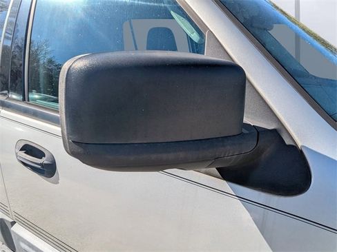 Used 2005 Ford Expedition XLS image 11