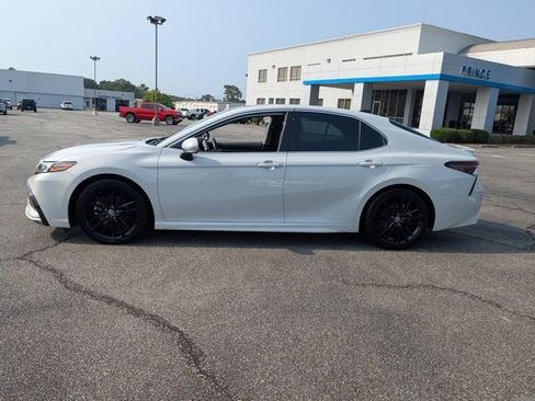 Used 2023 Toyota Camry XSE FWD image 9