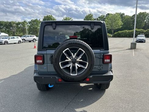 Used 2024 Jeep Wrangler Unlimited w/ Convenience Group AWD/4WD image 4