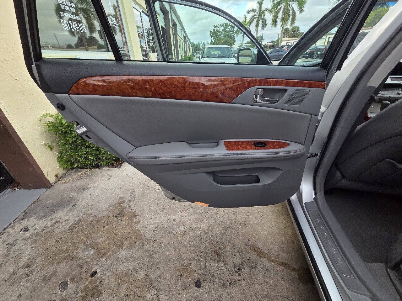 Used 2007 Toyota Avalon XLS FWD image 16