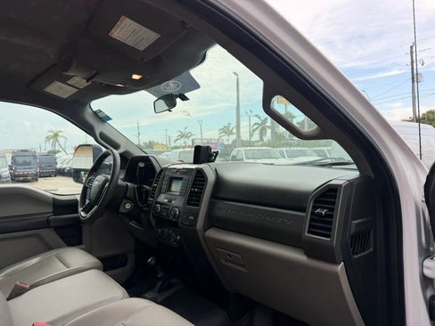 Used 2019 Ford F550 4x4 Regular Cab Super Duty image 17