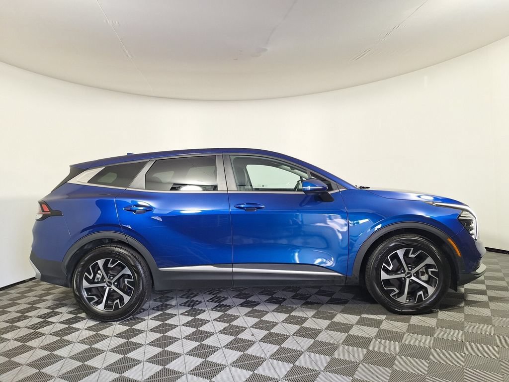 Used 2025 Kia Sportage EX FWD image 4
