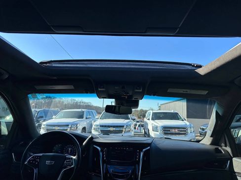 Used 2018 Cadillac Escalade ESV Platinum AWD/4WD image 15