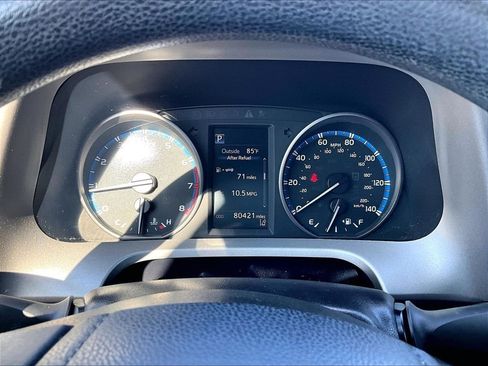 Used 2017 Toyota RAV4 LE w/ Carpet Mat Package AWD/4WD image 25