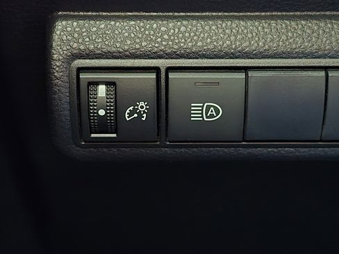 Used 2021 Toyota Corolla SE image 12