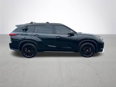 Used 2023 Toyota Highlander XSE AWD/4WD image 6