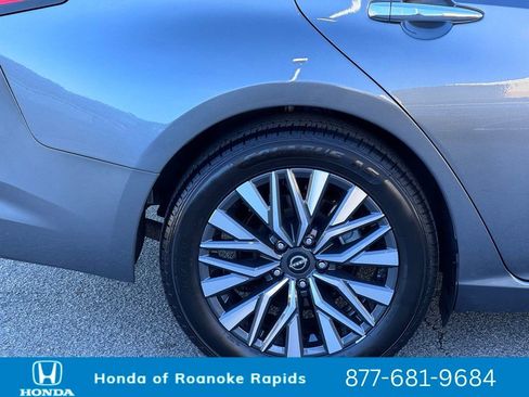 Used 2024 Nissan Altima 2.5 SV image 37