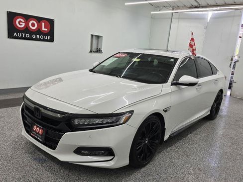 Used 2018 Honda Accord Touring image 6