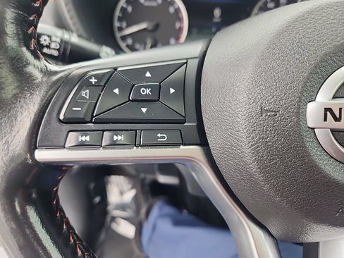 Used 2022 Nissan Sentra SR w/ SR Premium Package FWD image 19