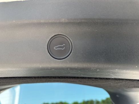 Used 2023 Tesla Model Y Performance AWD/4WD image 34