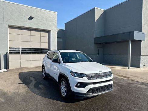 Certified 2022 Jeep Compass Latitude w/ Convenience Group image 11