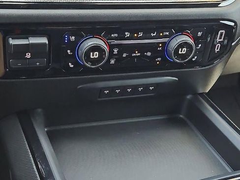 Used 2025 Chevrolet Silverado 2500 ZR2 w/ Technology Package AWD/4WD image 27