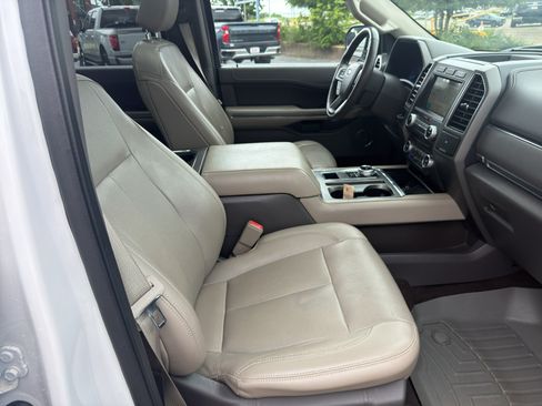 Used 2018 Ford Expedition XLT w/ Equipment Group 202A RWD image 10