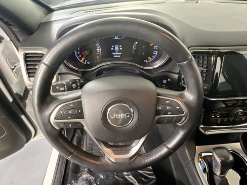 Used 2022 Jeep Grand Cherokee Laredo X image 10